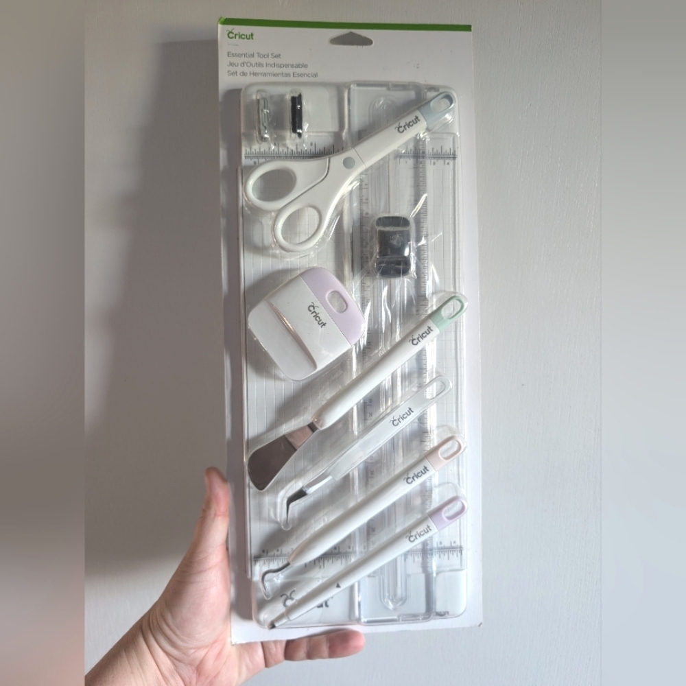 Circut essential tool set